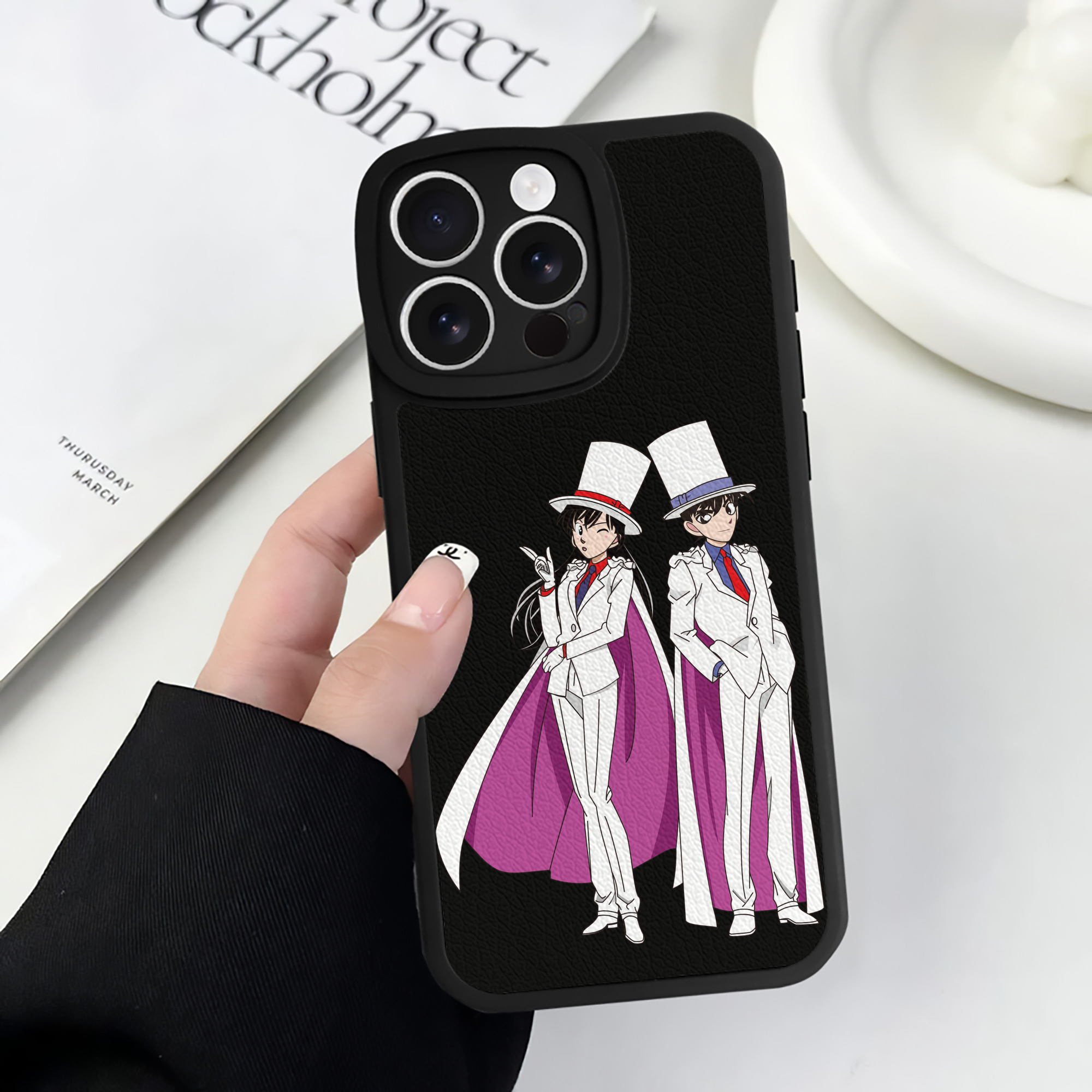 （画像用） 名探偵コナン くろば かいと Detective Conan Kuroba Kaito 【iPhone 16シリーズ対応】シリコンスマホケース（レザー調） 材質：シリコン